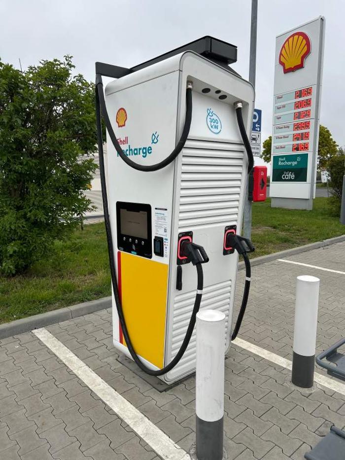 Shell Recharge Charging Station, Augustusberg in Nossen