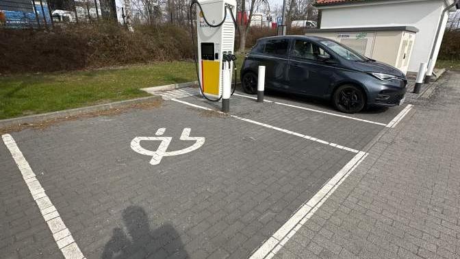 Shell Recharge Charging Station, Kamenzer Damm in Berlin-Lankwitz