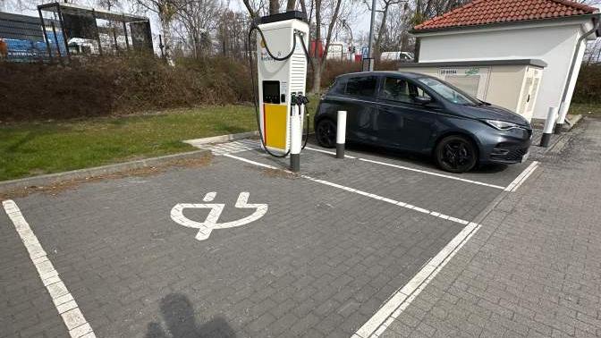 Shell Recharge Charging Station, Kamenzer Damm in Berlin