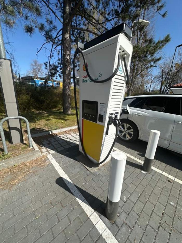 Shell Recharge Charging Station, Kamenzer Damm in Berlin