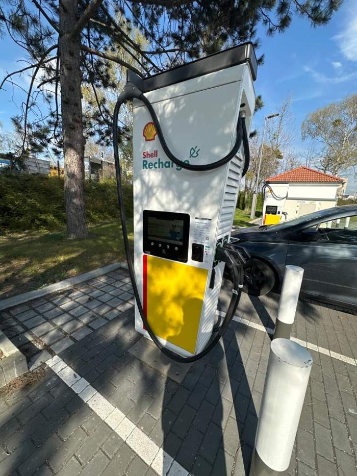 Shell Recharge Charging Station, Kamenzer Damm in Berlin
