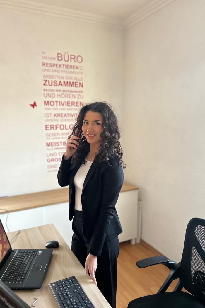 ERGO Versicherung Leanne Cecil Catherine Linder, Olper Straße in Bergneustadt