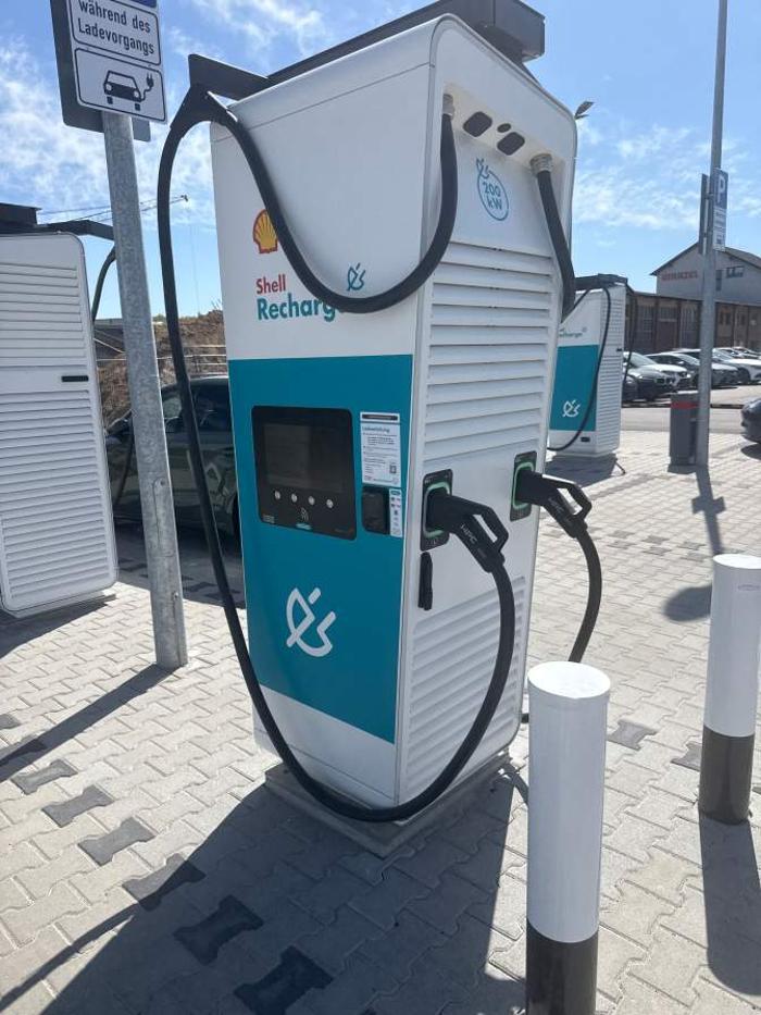 Shell Recharge Charging Station, Altrottstraße in Walldorf