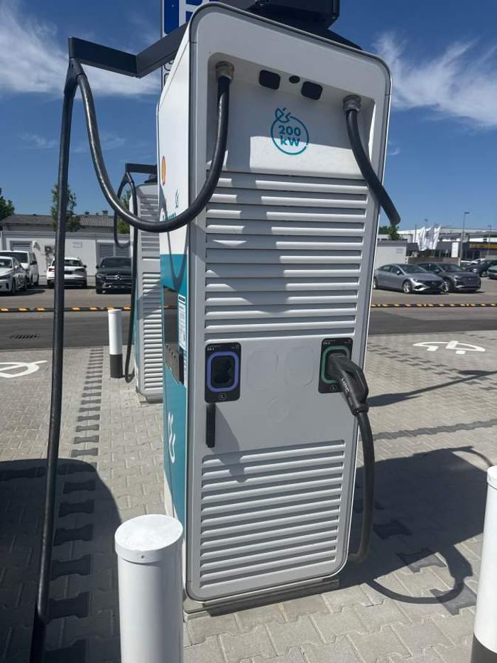 Shell Recharge Charging Station, Altrottstraße in Walldorf