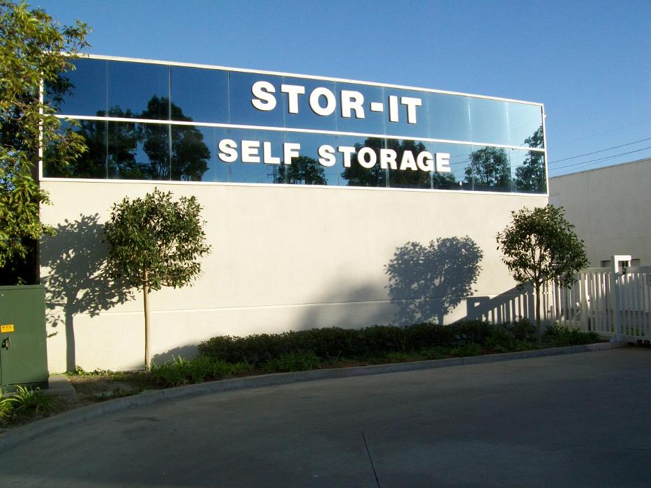 Stor-It Self Storage Logo
