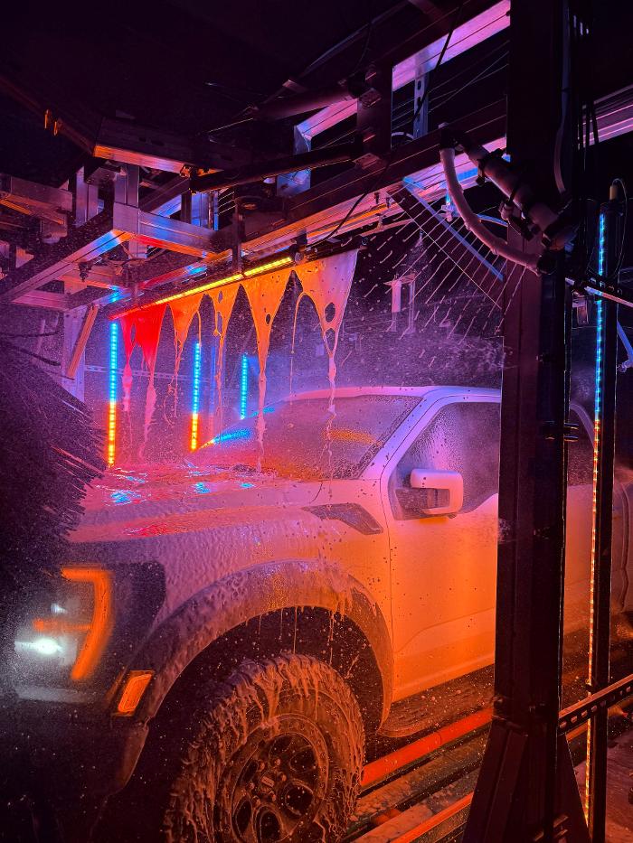 Heroes Car Wash Logo