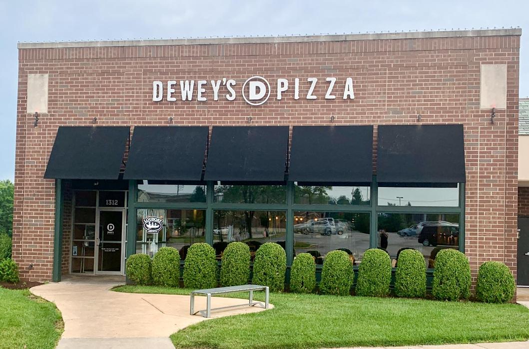 Dewey's Pizza - Ellisville Image