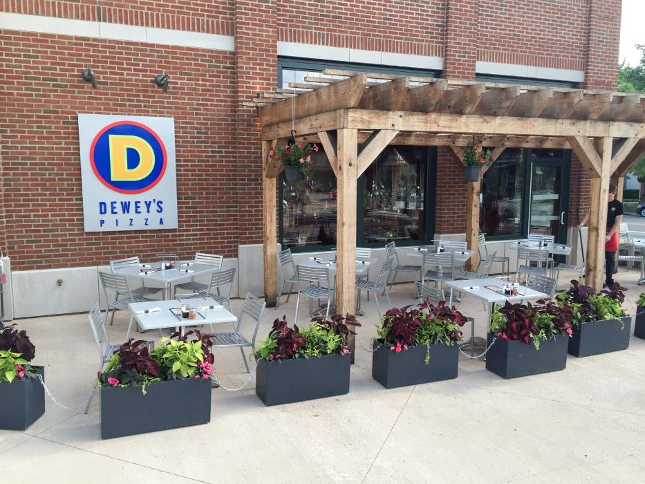 Dewey's Pizza - Worthington Image