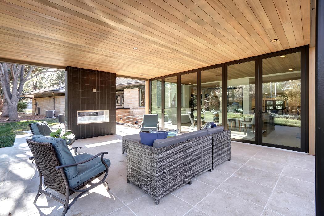 Panoramic Doors - Los Angeles Logo