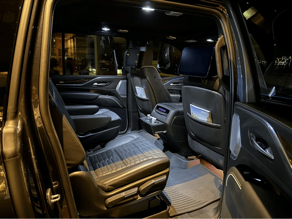 Signature Limo Town Car Airport Service Image