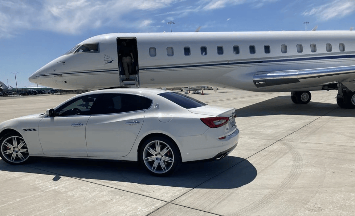 Signature Limo Town Car Airport Service Logo