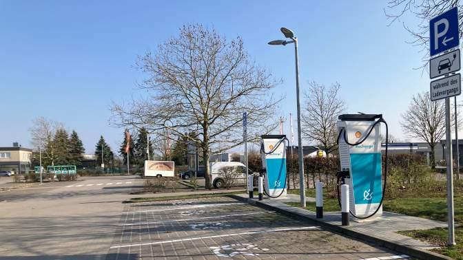 Shell Recharge Charging Station, Industriestraße in Wunstorf