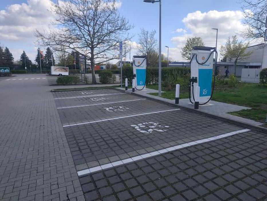 Shell Recharge Charging Station, Industriestraße in Wunstorf
