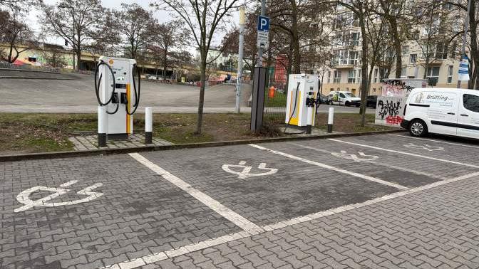 Shell Recharge Charging Station, Weitlingstr. in Berlin/Lichtenberg