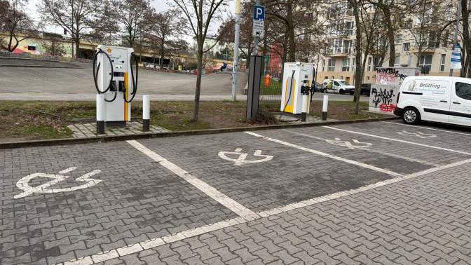 Shell Recharge Charging Station, Weitlingstraße in Berlin