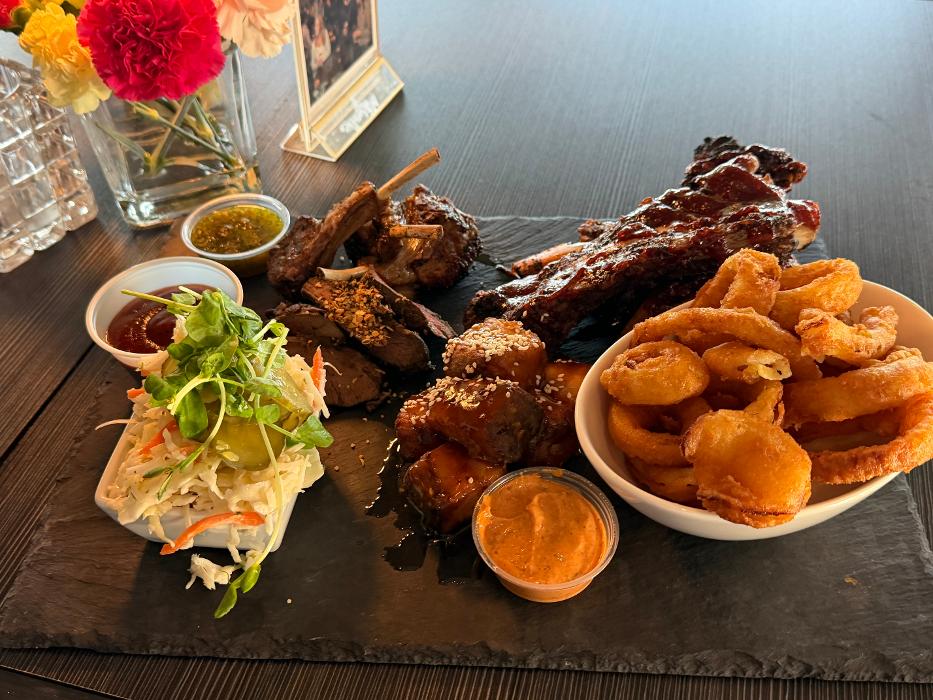 ALE - Amberwood Lounge & Eatery