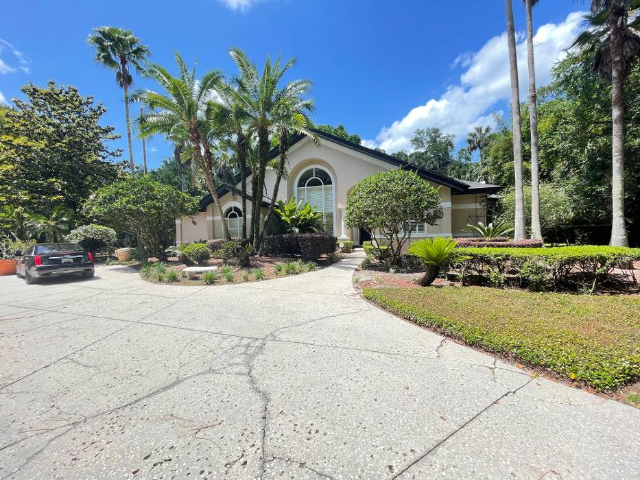 Local Roofing Contractor LLC Image