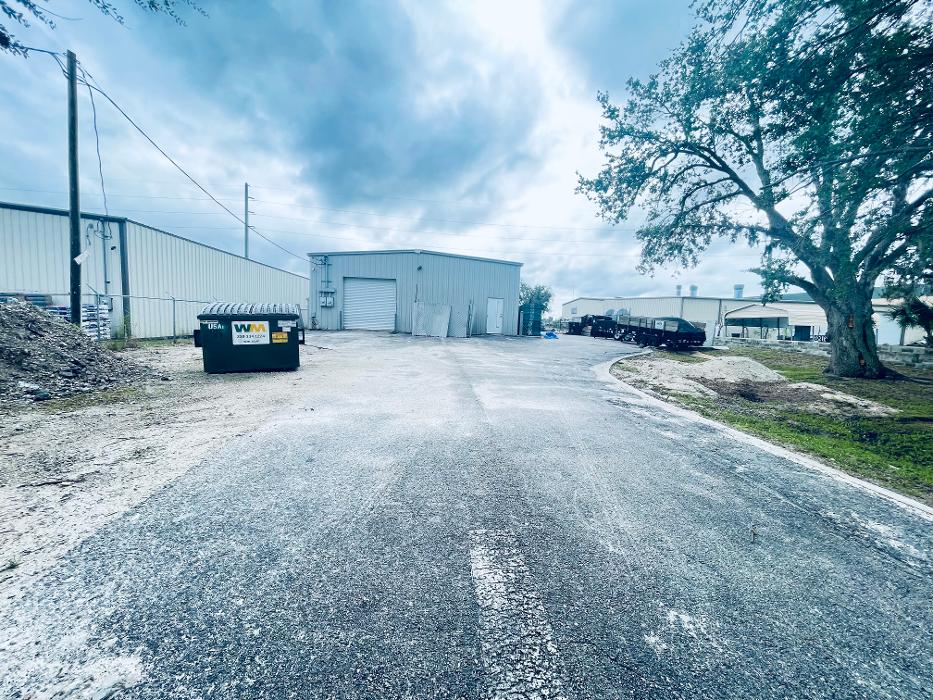 Local Roofing Contractor LLC Image