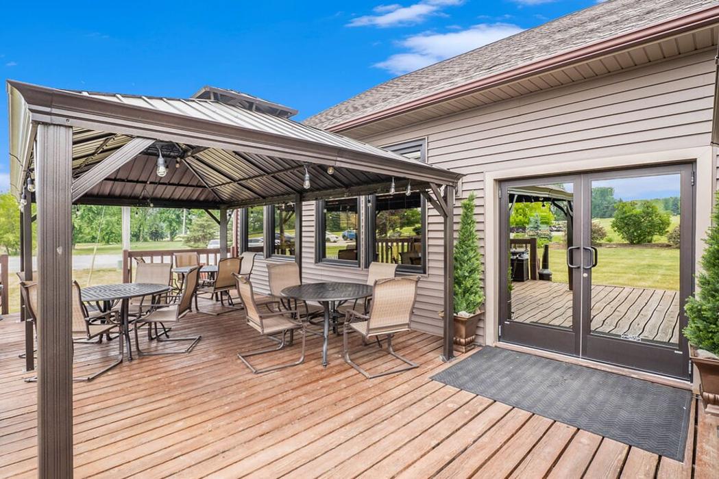 Papio's Food & Spirits Image