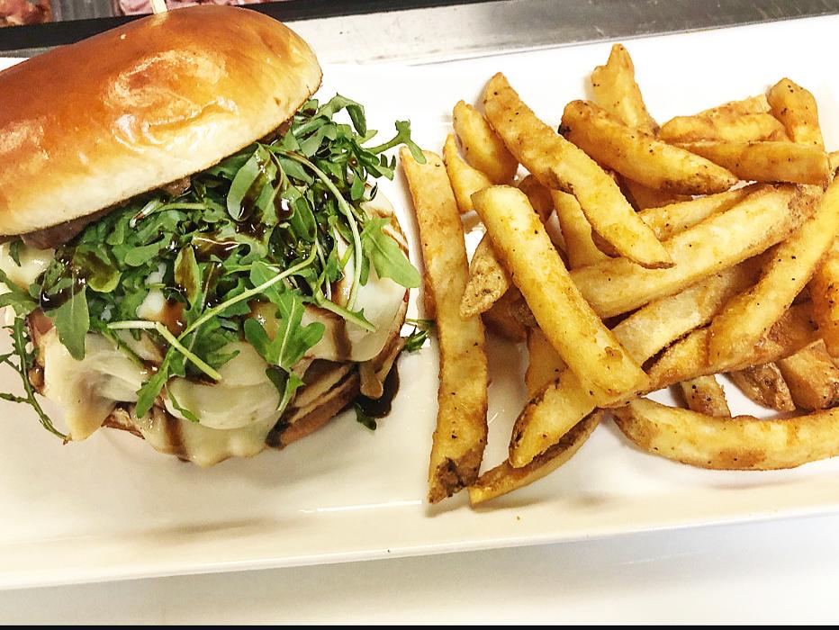 Papio's Food & Spirits Image