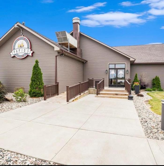 Papio's Food & Spirits Image