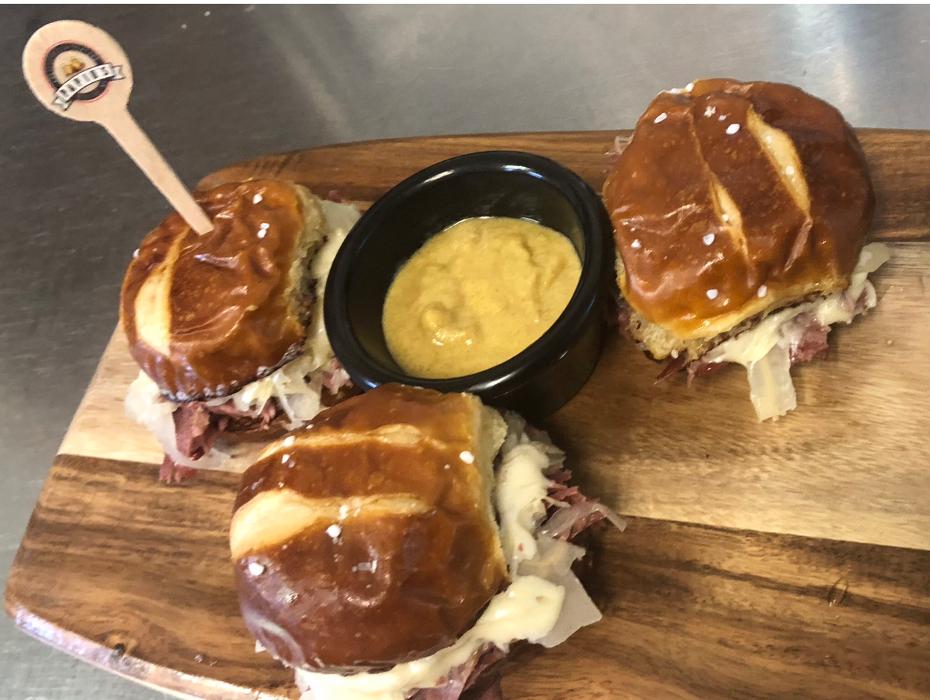 Papio's Food & Spirits Image