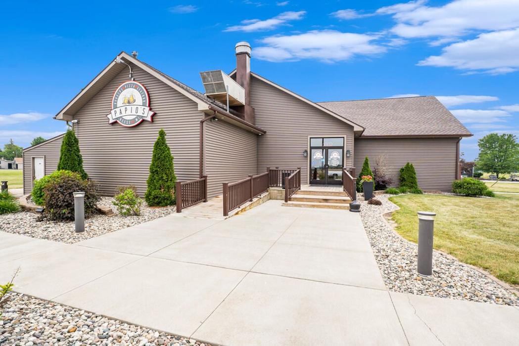 Papio's Food & Spirits Image