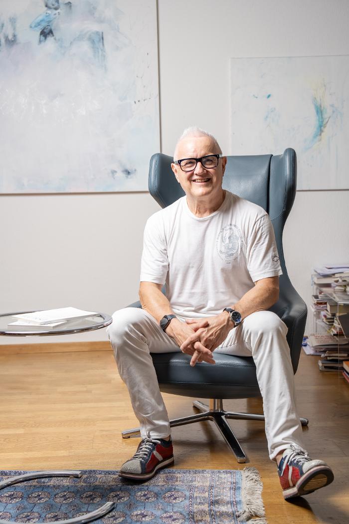 Dr. phil. Markus Fäh, Theaterstrasse in Zürich