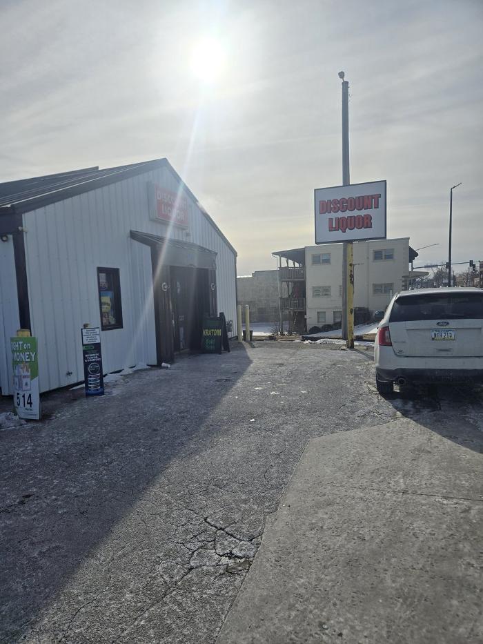 CoinFlip Bitcoin ATM - Daman Discount Liquor (Cedar Rapids) Image