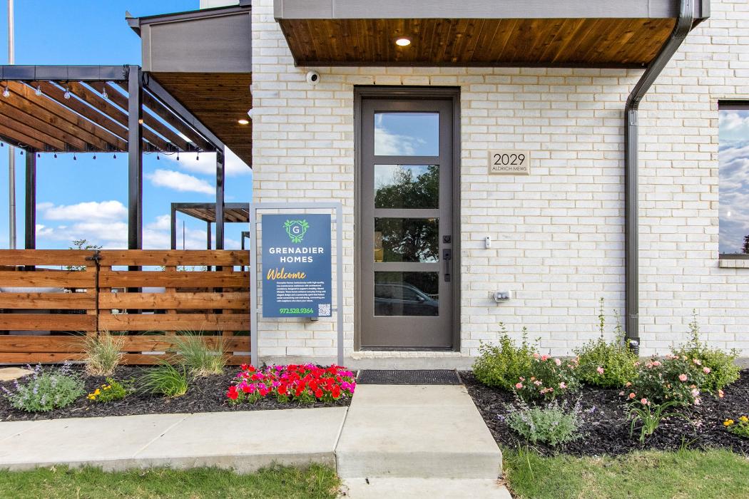 Grenadier Homes - Ten Mile Creek Townhomes Image