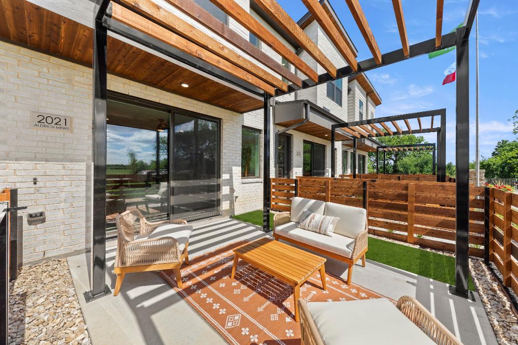 Grenadier Homes - Ten Mile Creek Townhomes Image