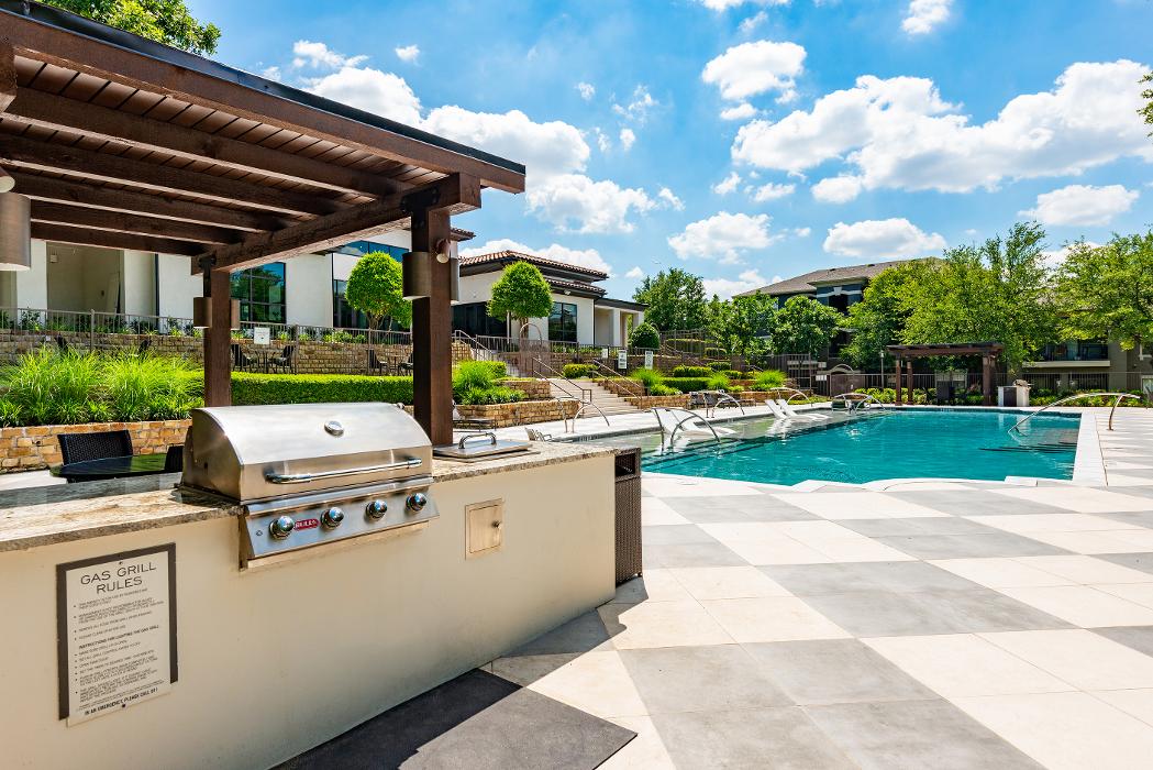 Cortland Walnut Hill Logo