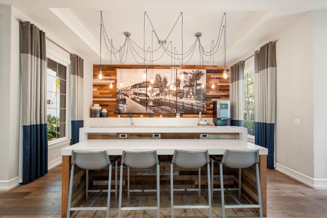 Cortland Hollywood Image