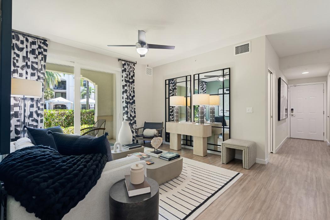 Cortland Hollywood Image