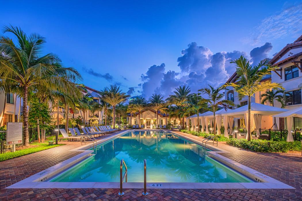 Cortland Hollywood Image