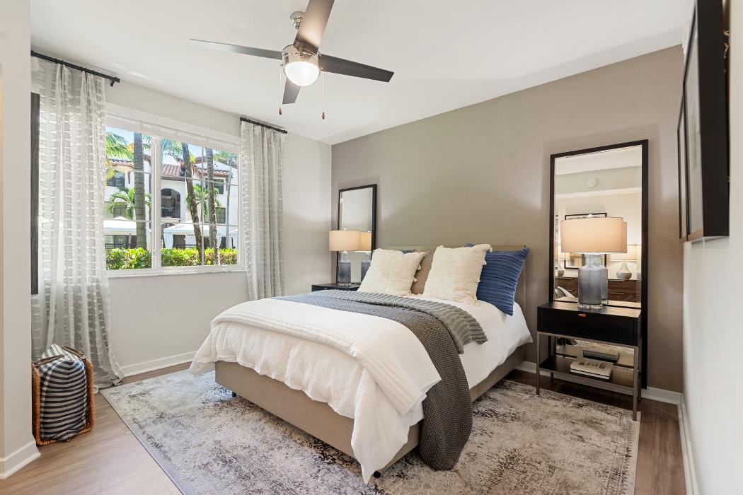 Cortland Hollywood Image