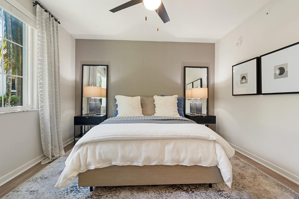 Cortland Hollywood Image