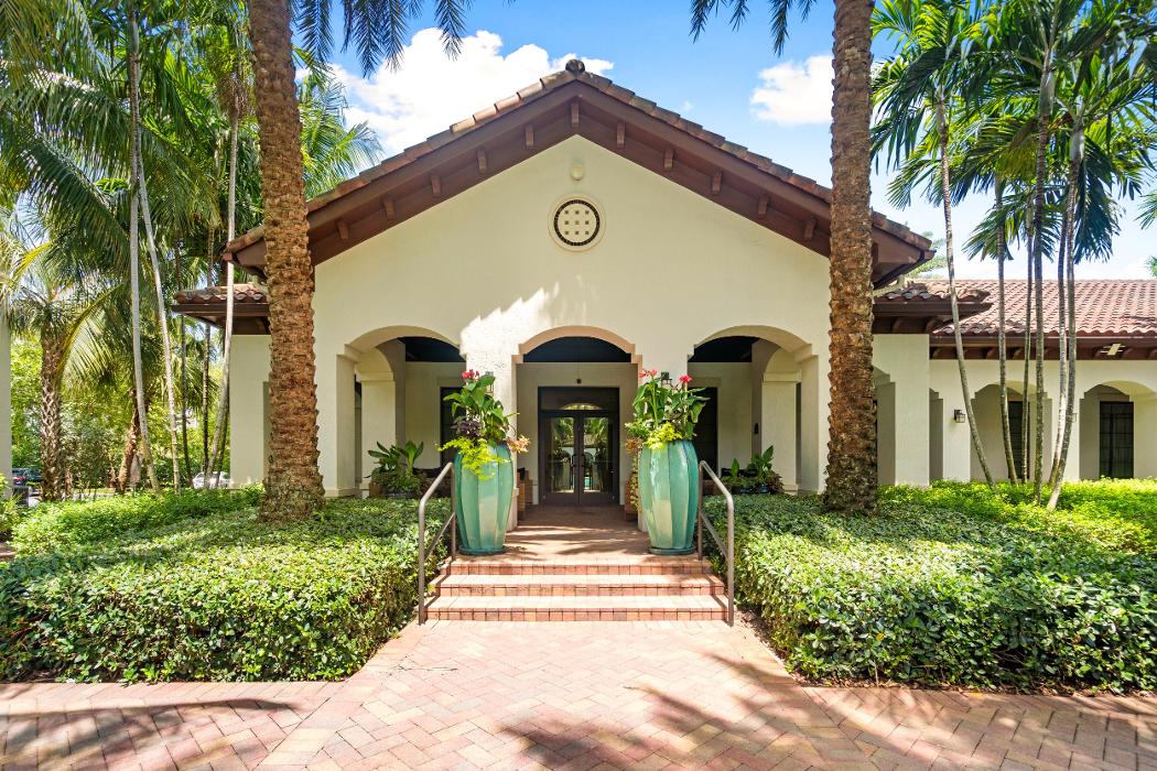 Cortland Hollywood Image