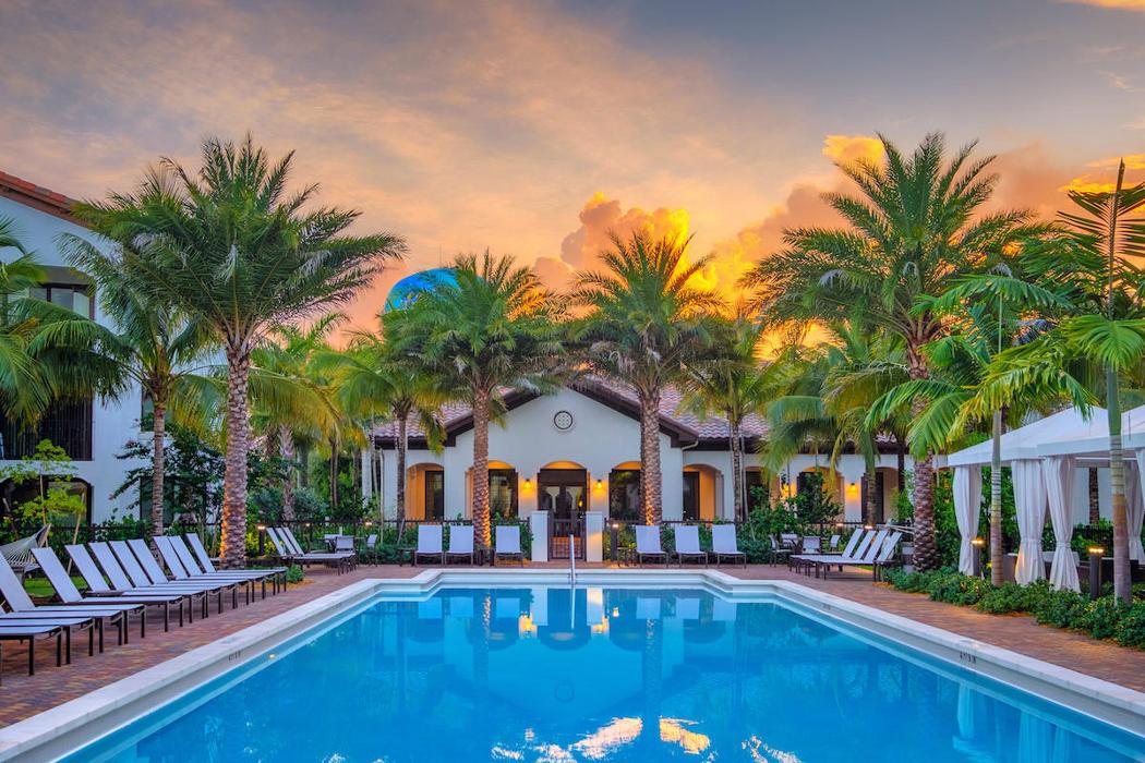 Cortland Hollywood Image