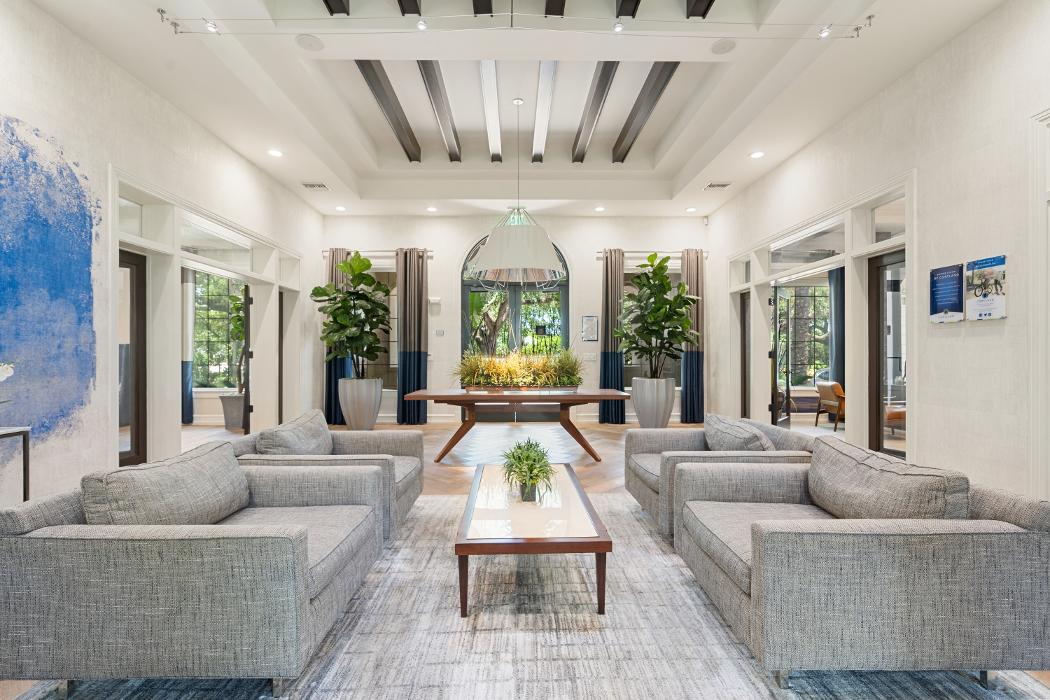 Cortland Hollywood Image