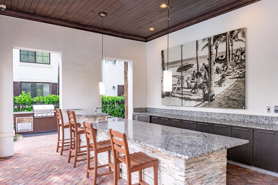 Cortland Hollywood Image