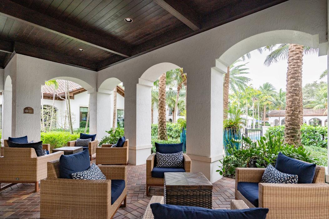 Cortland Hollywood Image