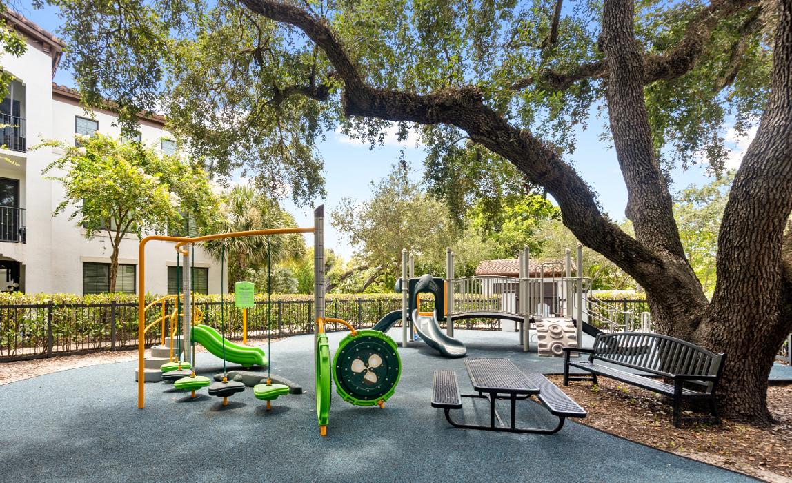 Cortland Hollywood Image