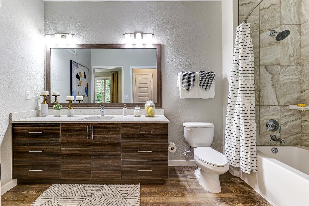 Cortland on Orange Image