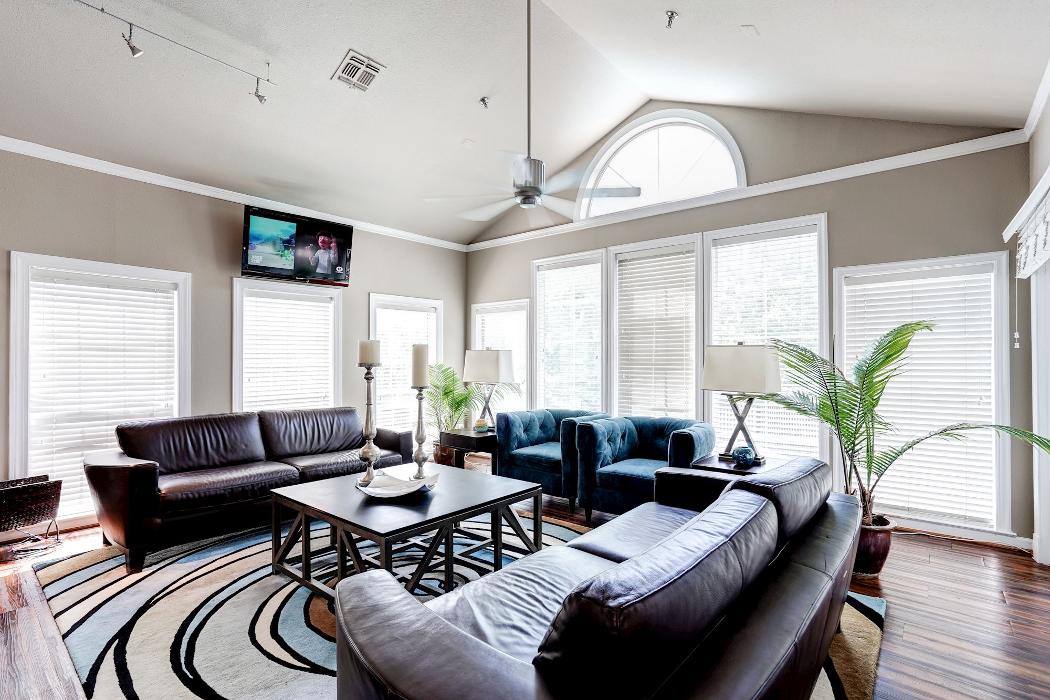 Cortland Van Dorn Image