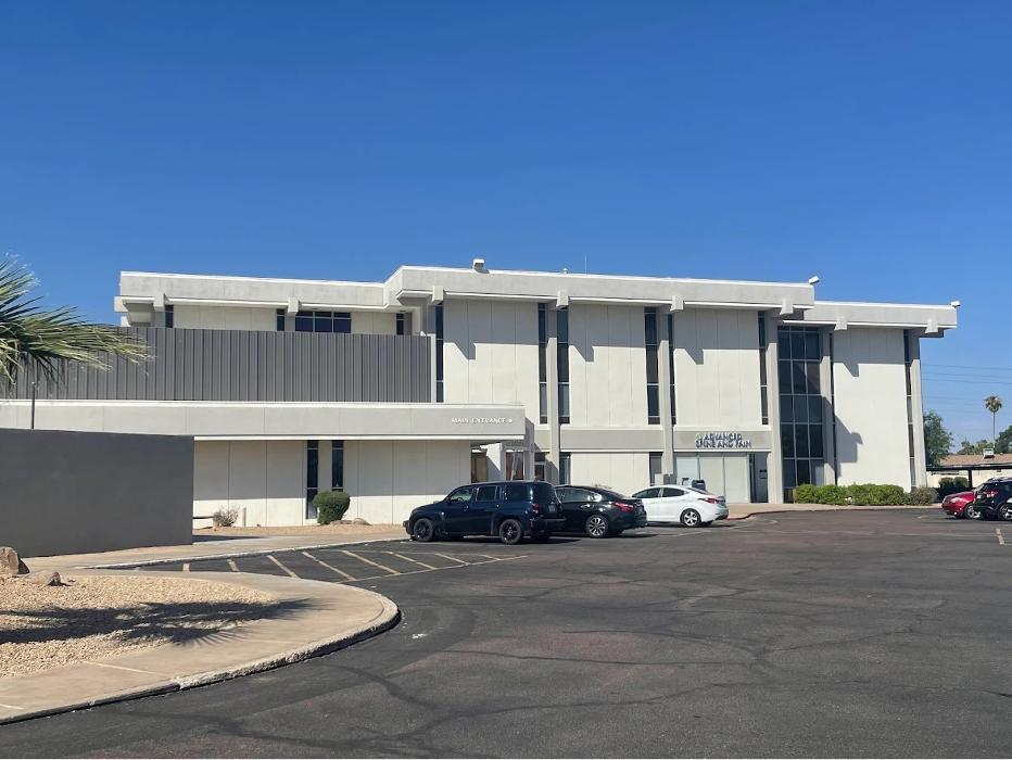 ExpressCare Labs Entrance and Parking