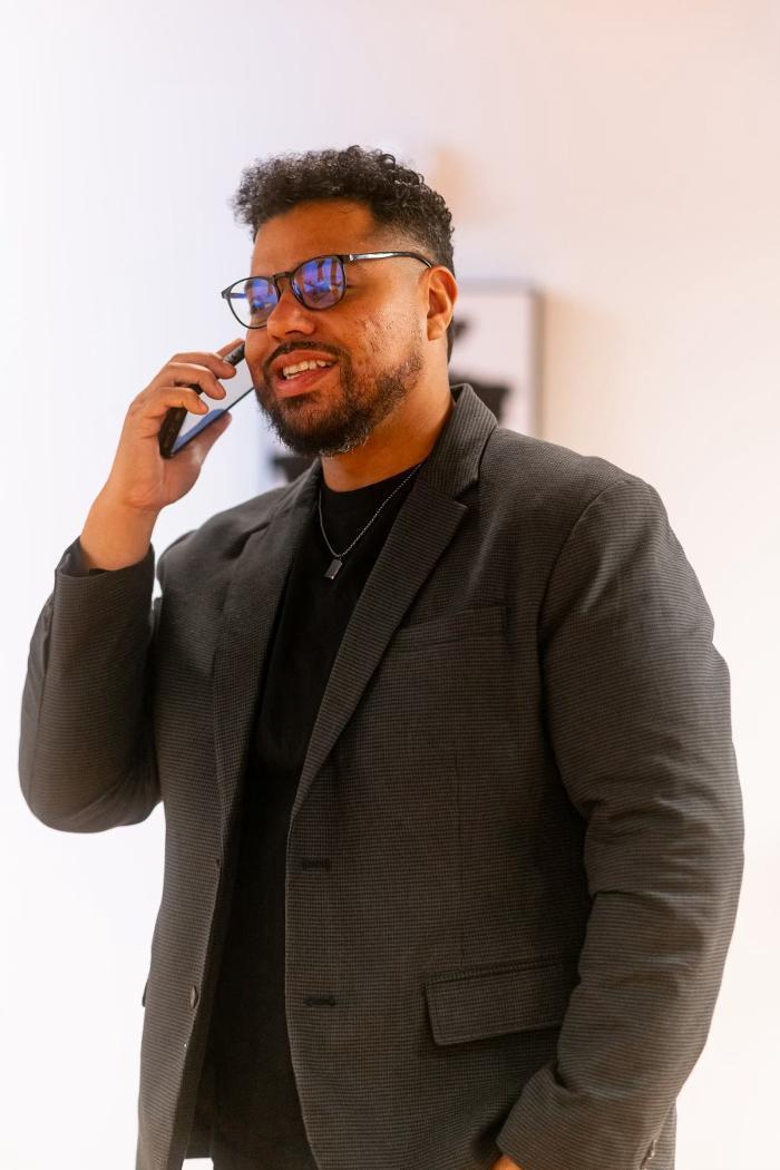 Oscar Galindo Founder of Online Nexus Marketing talking with his client