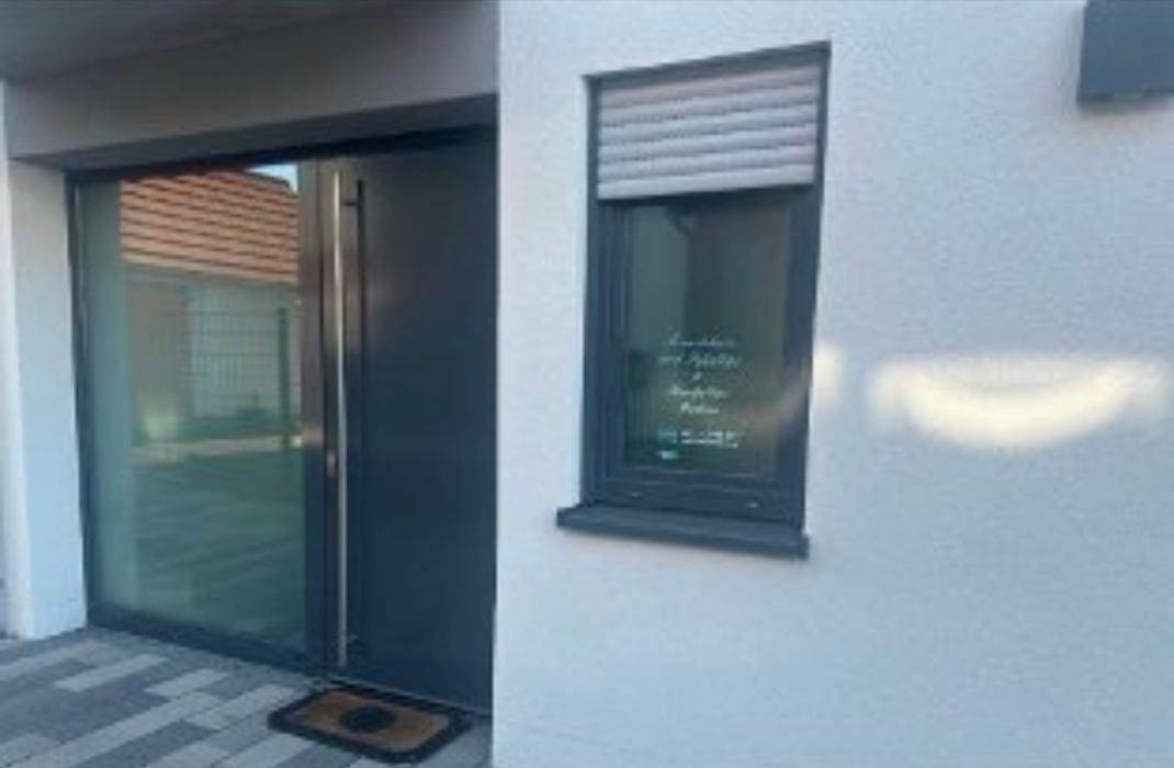 Kosmetologie&med.Fuß,-und Handpflege Madina, Holunderweg in Frankfurt am Main