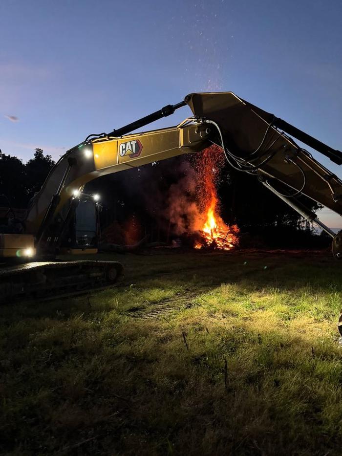 Bushwhacker Land Management Inc. Logo