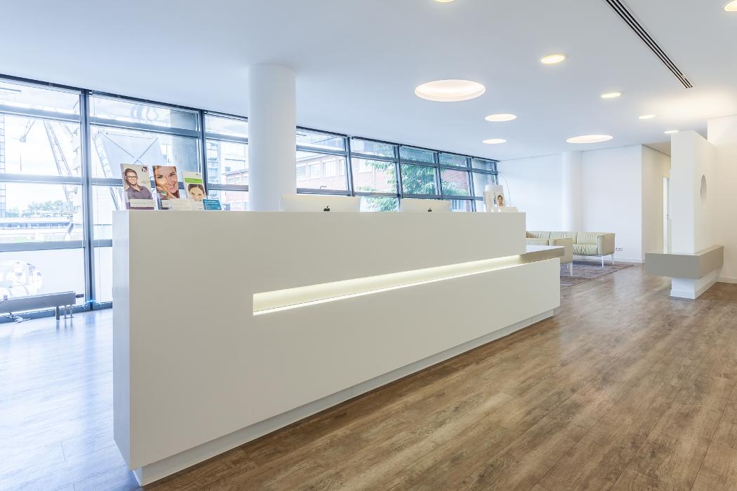 Zahnarzt Düsseldorf - Discover White - by Dr. Mintcheva, Zollhof in Düsseldorf